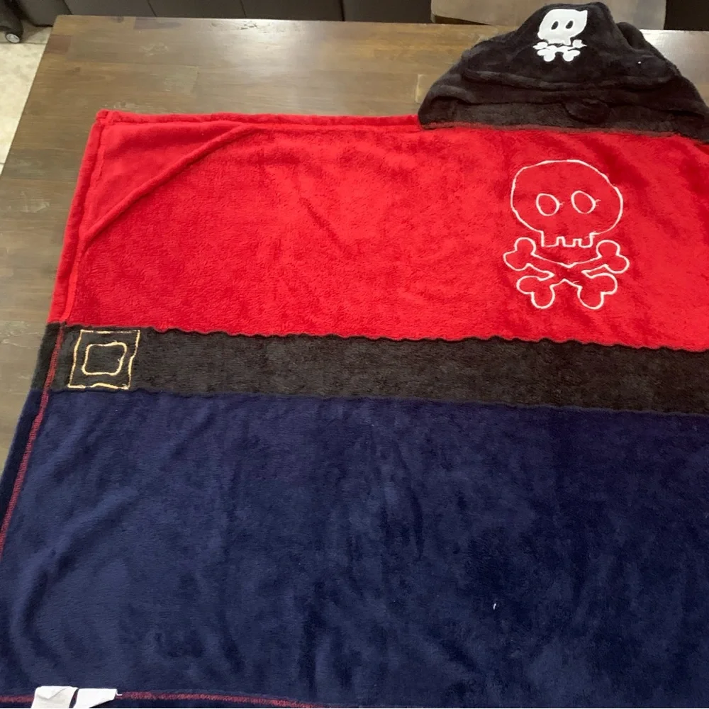 Jumping Beans kids character pirate hooded plush blanket